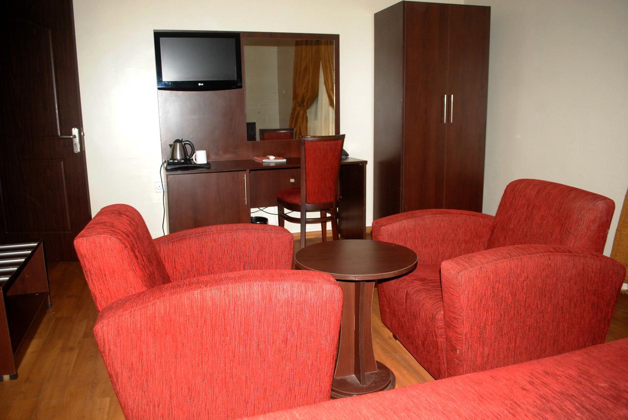 Grand Inn & Suites Ijebu Ode Екстериор снимка